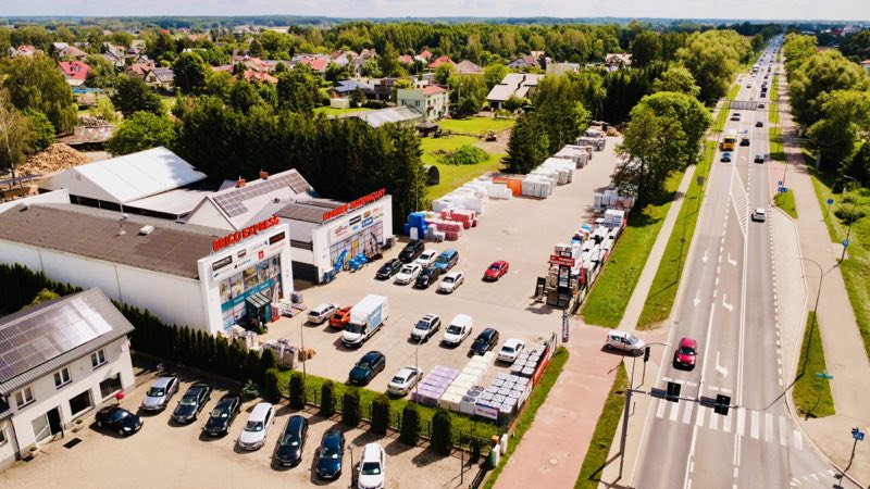 Market budowlany Brico Express widziany z lotu ptaka